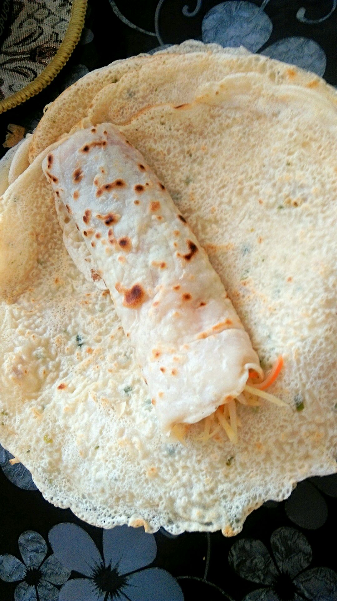 煎饼卷菜的做法