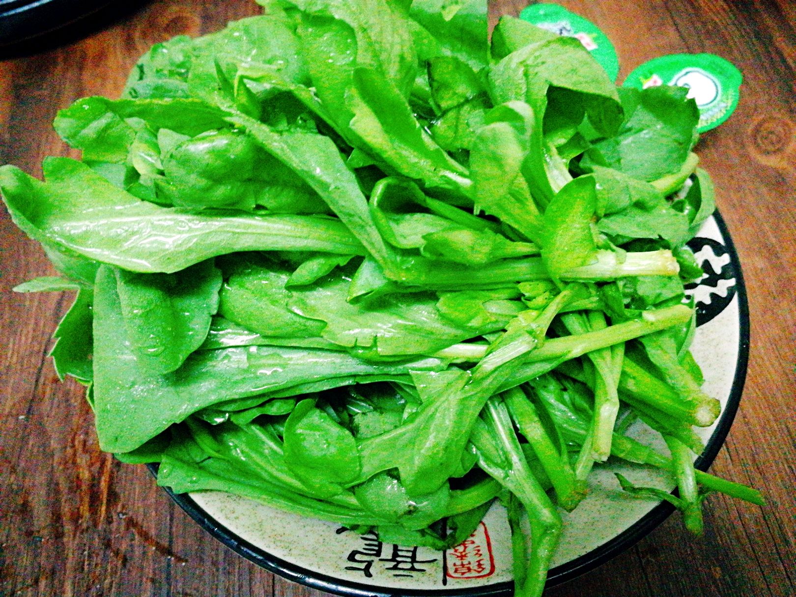 鹅菜也写作蛾菜,义菜(福州方言区鹅,义同音),学名南茼蒿 也有地区叫