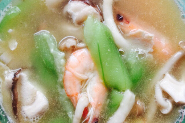 丝瓜鲜虾蘑菇汤