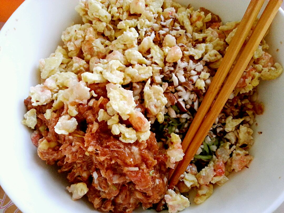 烧麦~黄瓜虾仁三鲜馅~有一兜汤汁的美味的做法图解3