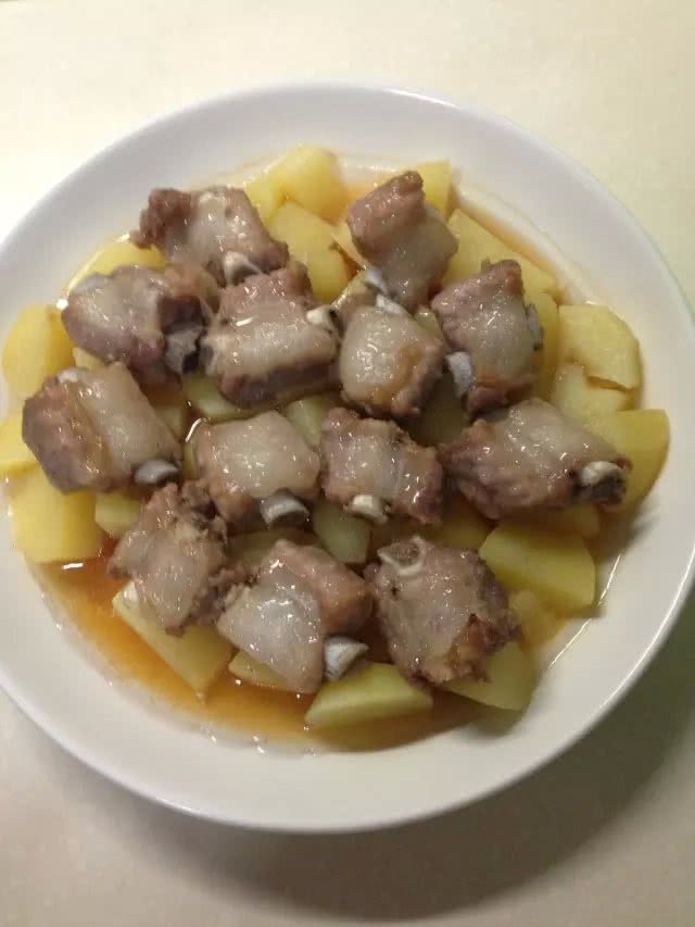 土豆蒸排骨