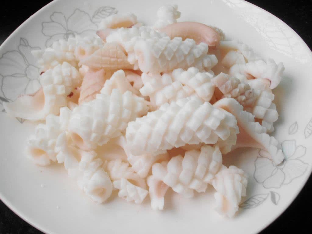 葱油鱿鱼的做法_【图解】葱油鱿鱼怎么做如何做好吃_葱油鱿鱼家常做法大全_椰子卍_豆果美食