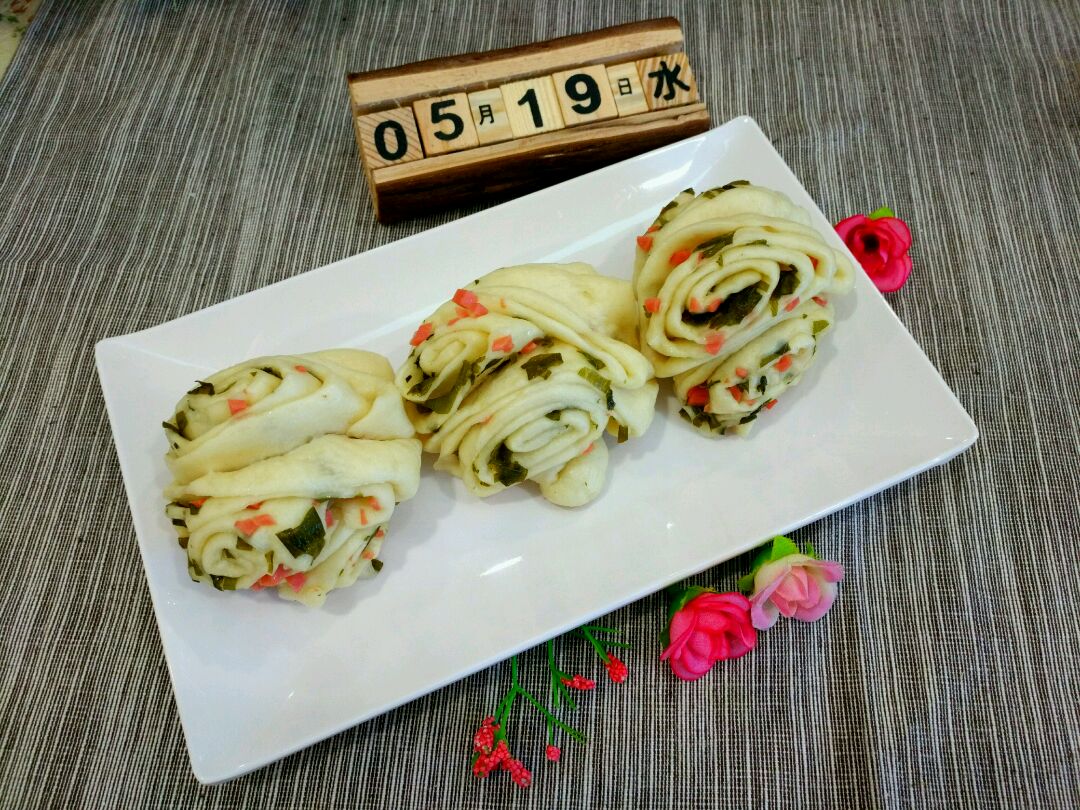 香葱火腿肠小花卷