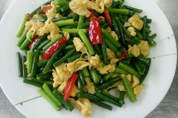 蒜薹炒鸡蛋