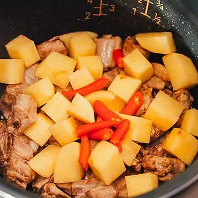 电饭煲土豆焖排骨|日食记