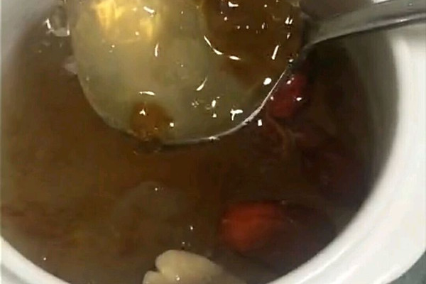 桃胶皂角米雪燕糖水