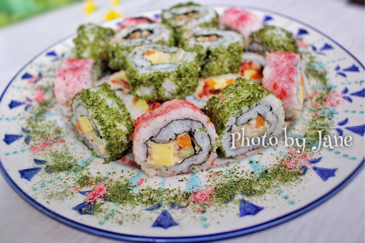 盘子上寿司一盘寿司紫菜卷食物美食日式料理图片下载 - 觅知网