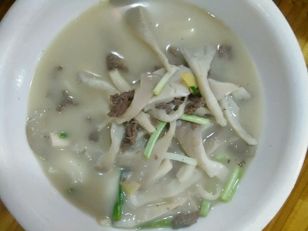 ok小孩美味适合的一道汤就好了,很营养,最下饭平菇了.水街鸭血汤图片