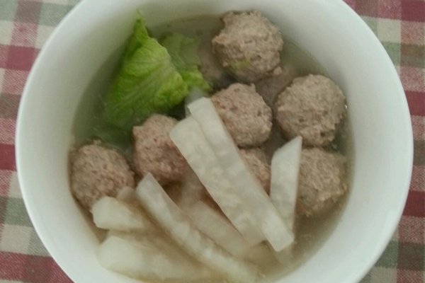氽羊肉丸孑白萝卜汤