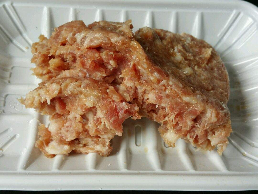 肉沫(我用的超市买的现成的肉沫,也可以买五花肉回来自己剁)加少量