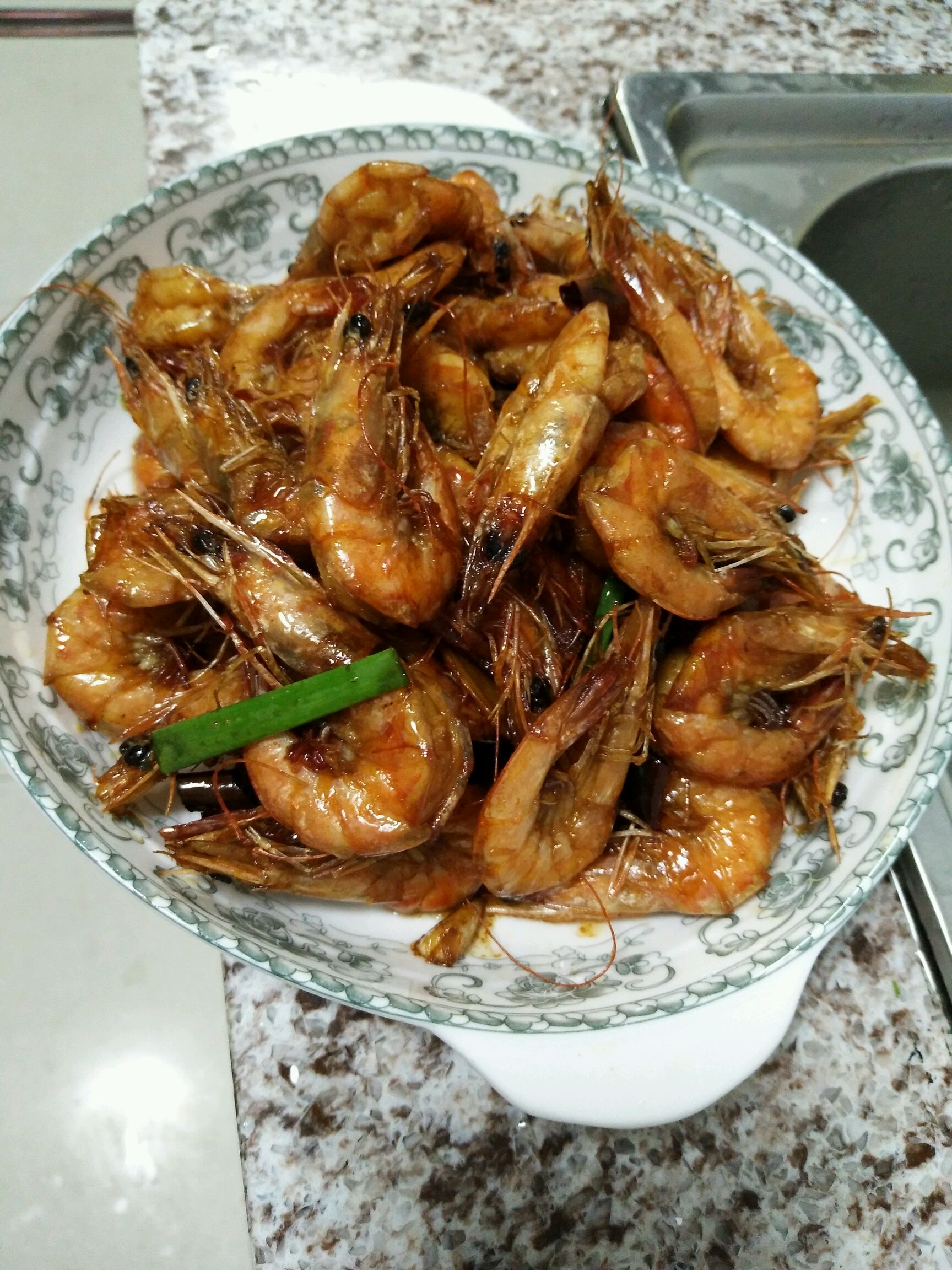 餐饮美食红烧虾摄影图高清摄影大图-千库网