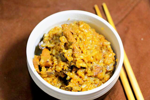茄子饭 宝宝营养辅食,大米+糙米+小米+猪肉的
