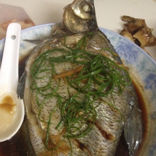 主料 一条 辅料   李锦记蒸鱼豉油 花生油 料酒 清蒸鳊鱼的做法步骤
