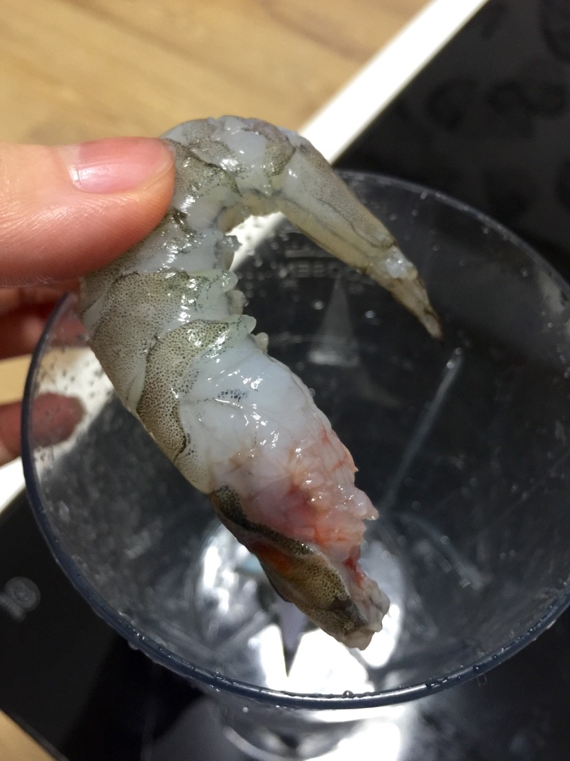 自制美味虾丸的做法图解1