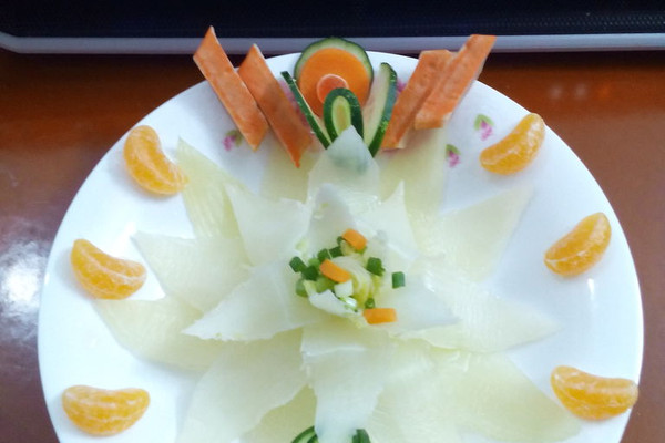 这种花用来摆盘周围可以放水果跟菜各种.因为次做.