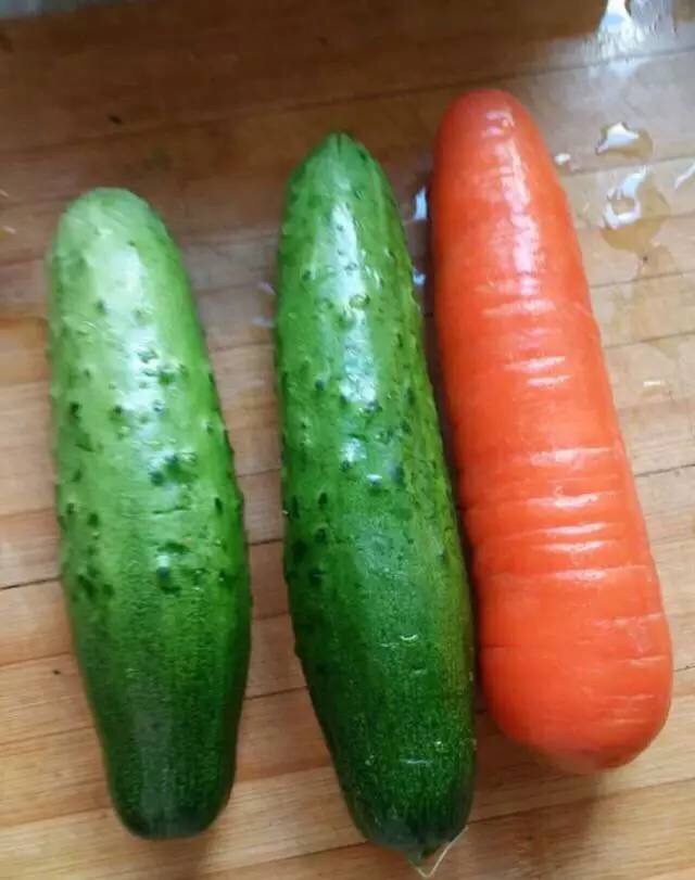 黄瓜胡萝卜丝鸡蛋饼