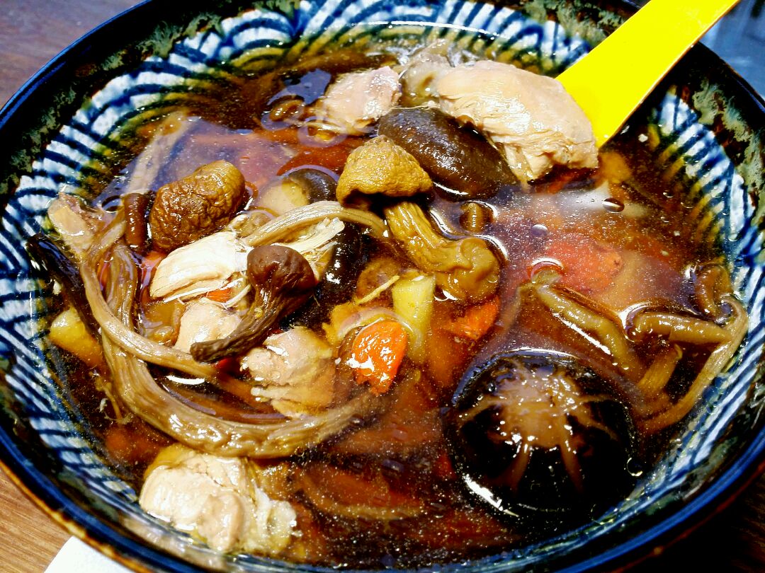 菌菇鸡汤怎么做_菌菇鸡汤的做法_蜜桃爱营养师私厨_豆果美食