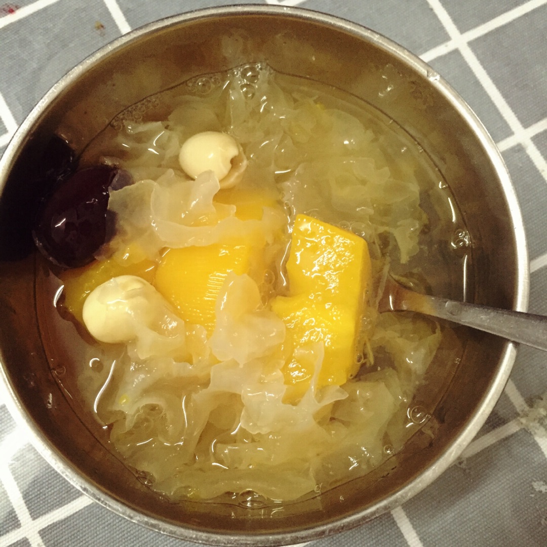 雪耳莲子木瓜糖水