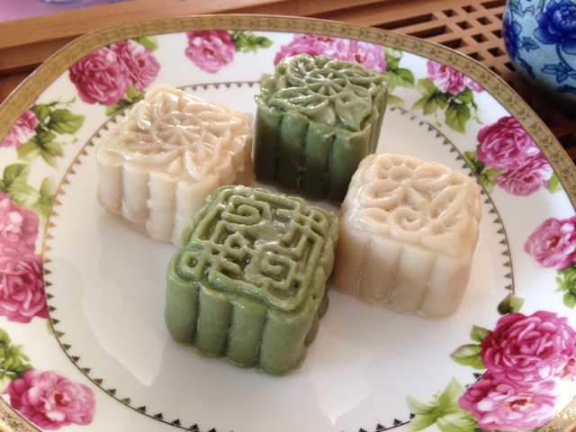 冰皮莲蓉月饼