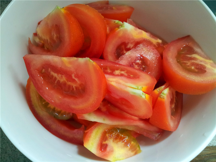 西红柿洗净切好