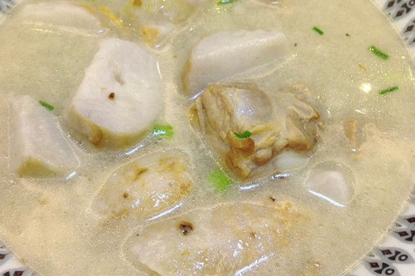 方便        这是记忆中小时候家里常做的菜,芋艿我们也叫芋头或毛芋