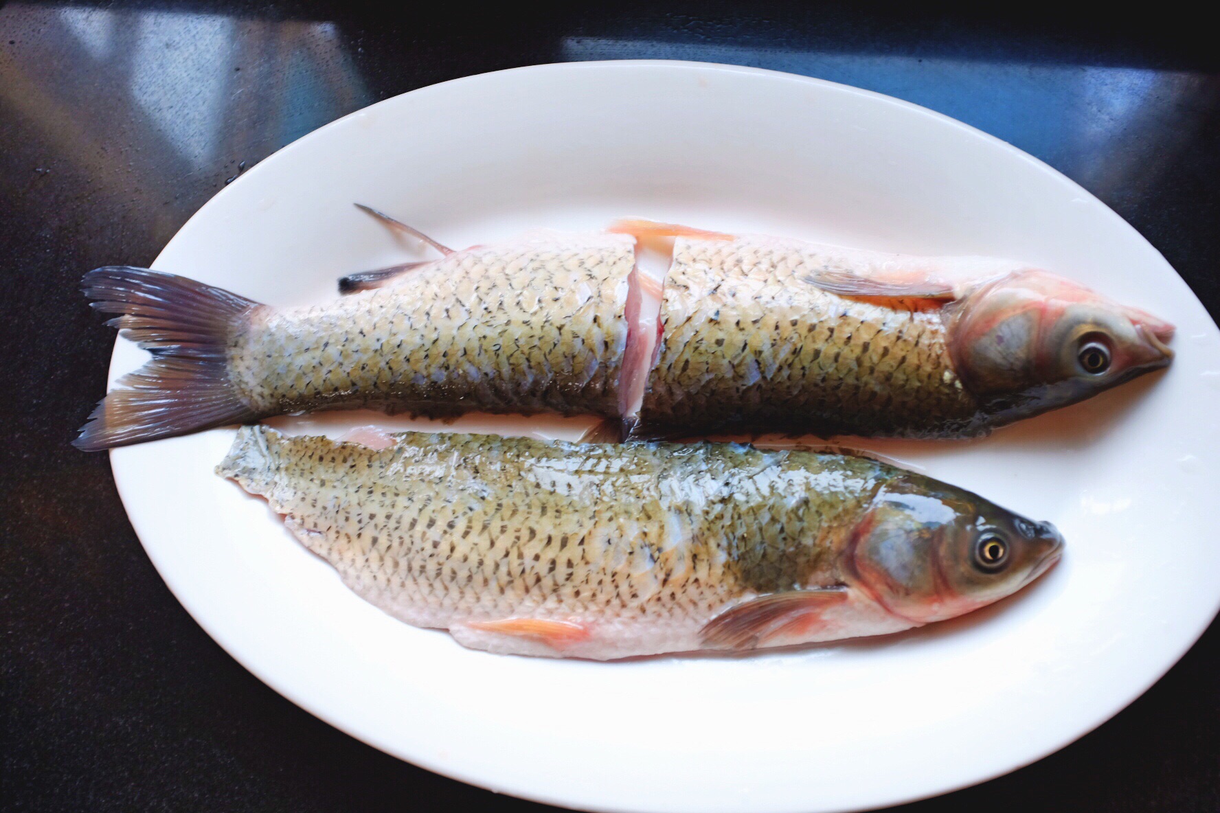 这种鱼味道鲜美，但有钱吃不到，8月洄游实在壮观_青海湖