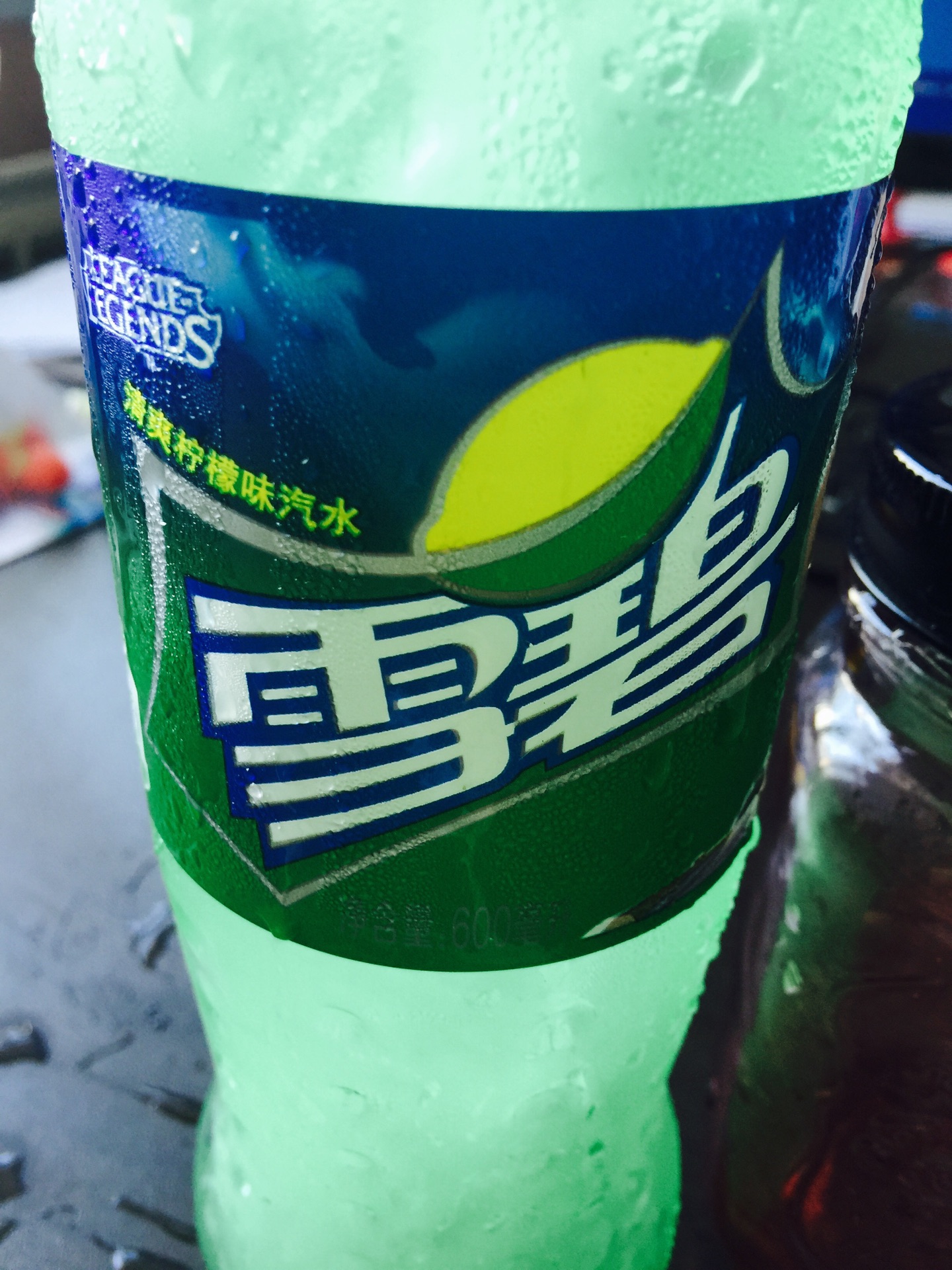 蓝莓雪碧冰饮的做法