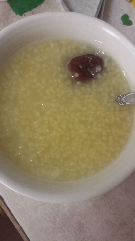 营养早餐–红枣小米粥