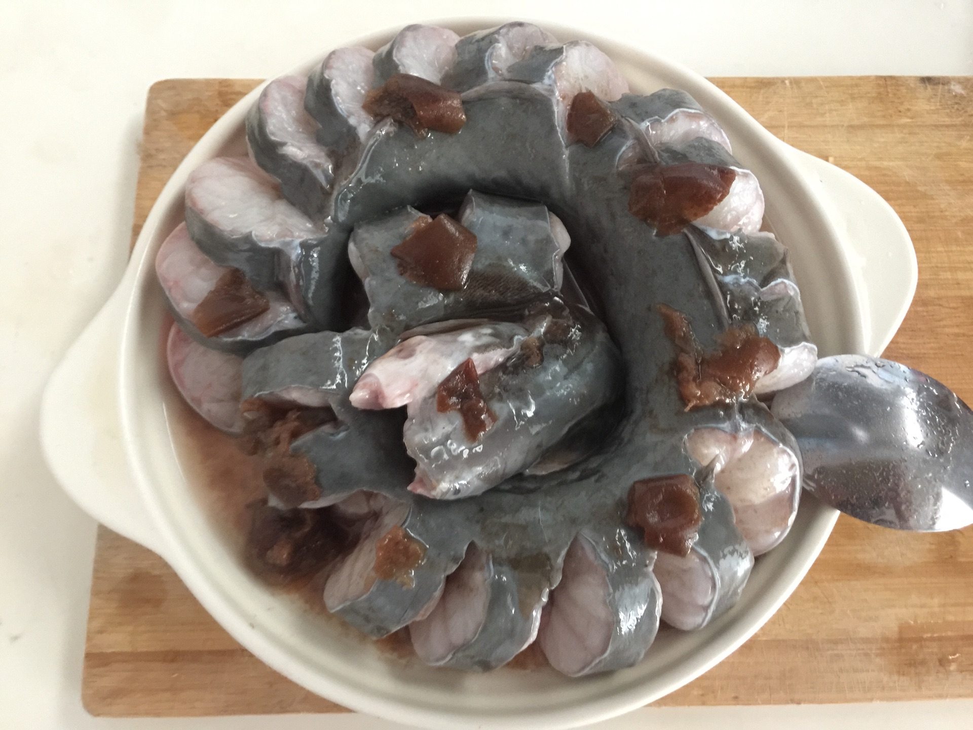 清蒸梅汁黑耳鳗的做法
