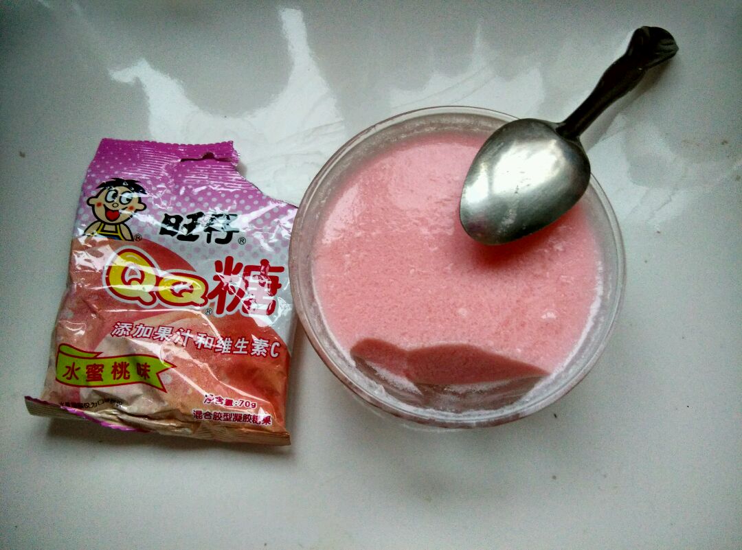 时间:10分钟左右       主料 牛奶,qq糖250ml,qq糖十多粒 草莓布丁