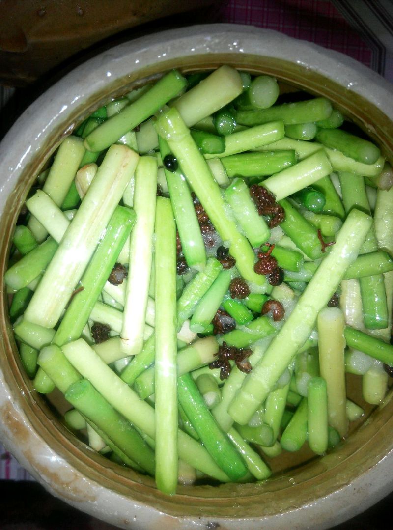 腌蒜苔的做法_【图解】腌蒜苔怎么做如何做好吃_腌蒜苔家常做法大全