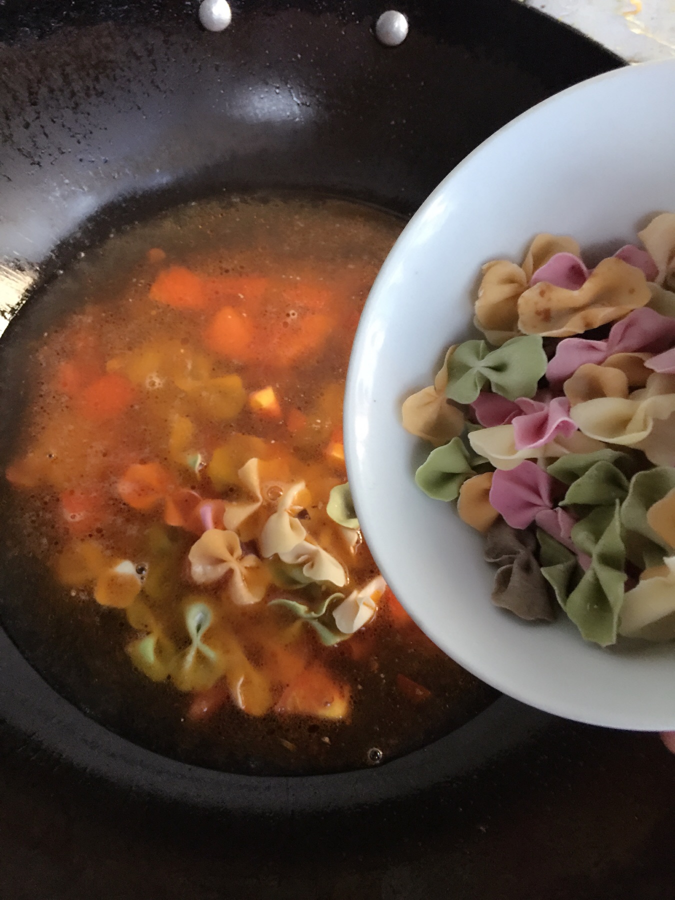 宝宝辅食,蝴蝶面的做法图解4