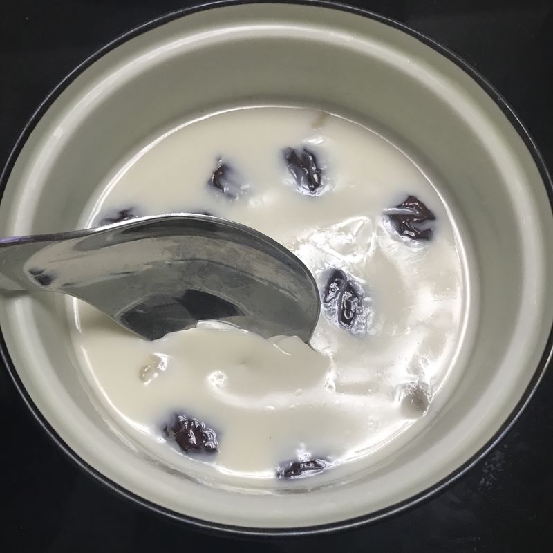 第一次吃花胶帝王在深圳,鲍鱼请我吃海鲜大餐,煲的花胶阿姐汤吃播里面还是蟹蘸料图片