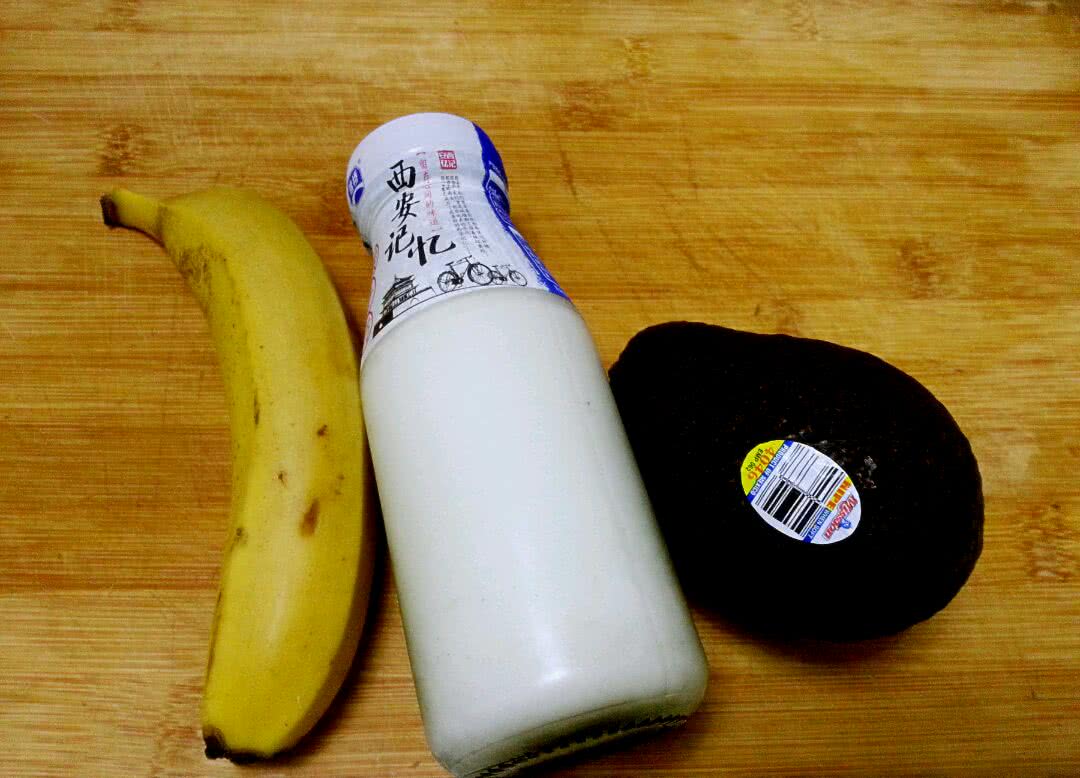 牛油果香蕉奶昔怎么做_牛油果香蕉奶昔的做法_豆豆妈Ly_豆果美食