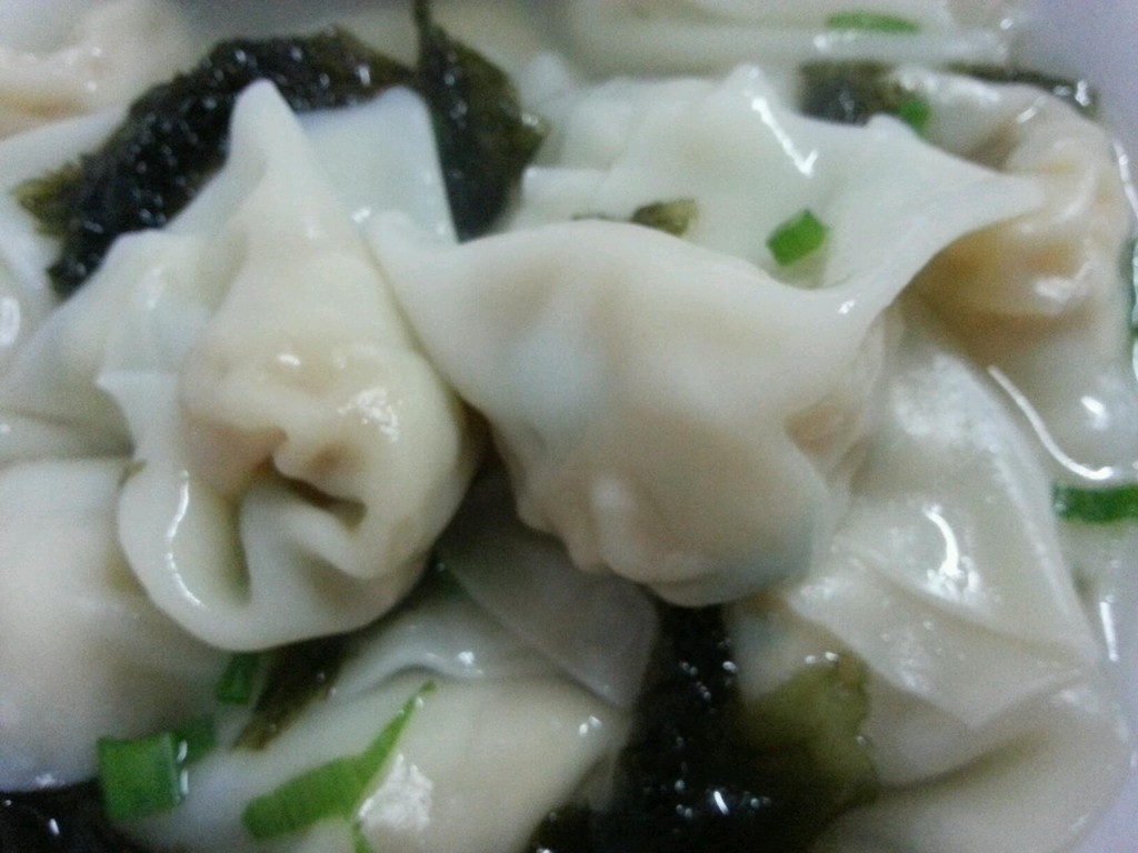 料 400克 馄饨皮20张 料酒少许 少许 食用油少许 椒粉少许 虾仁