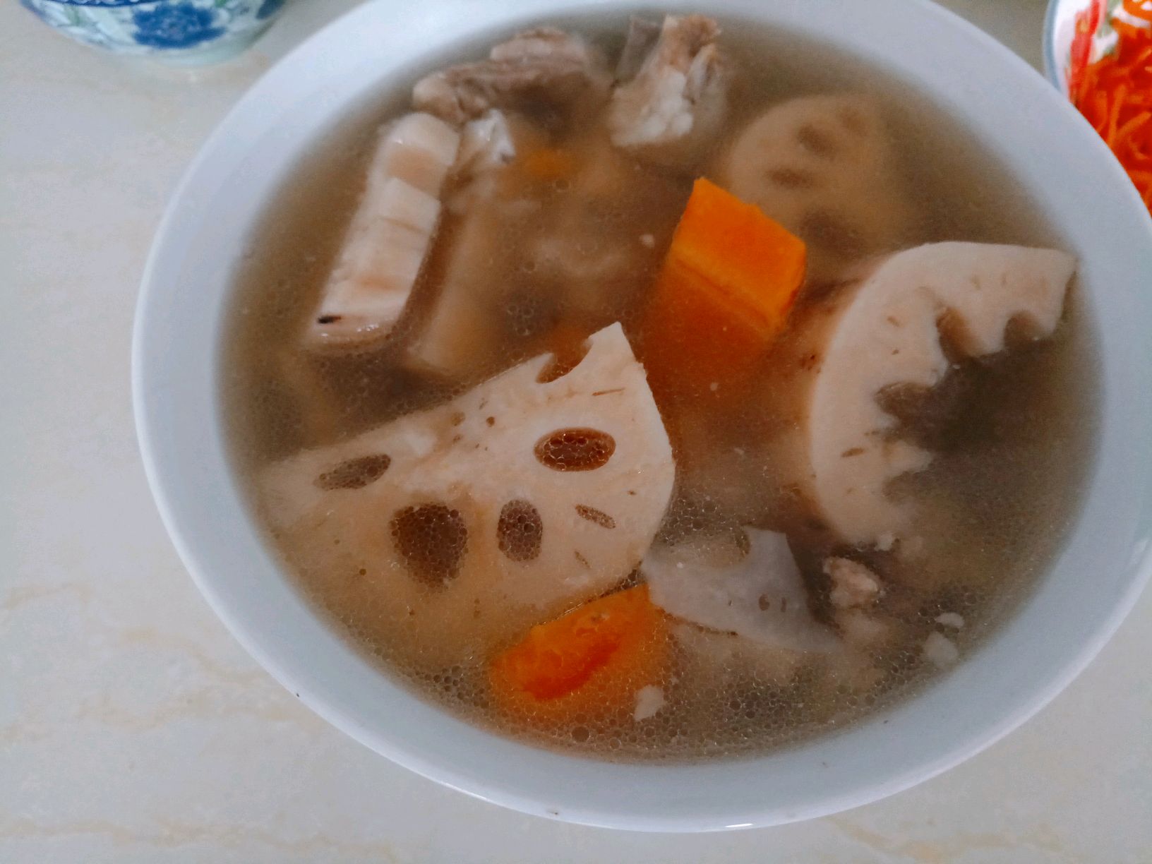 超级简单电饭锅版莲藕排骨汤