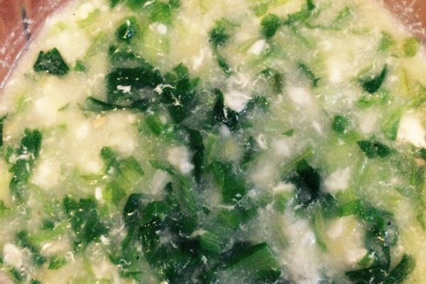 主料 200克白面,小白菜250克,海米少许,鸡蛋一个 家常疙瘩汤的做法步