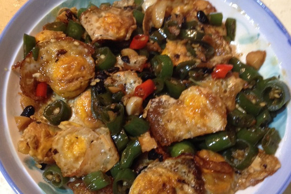 豆豉尖椒炒鹌鹑蛋