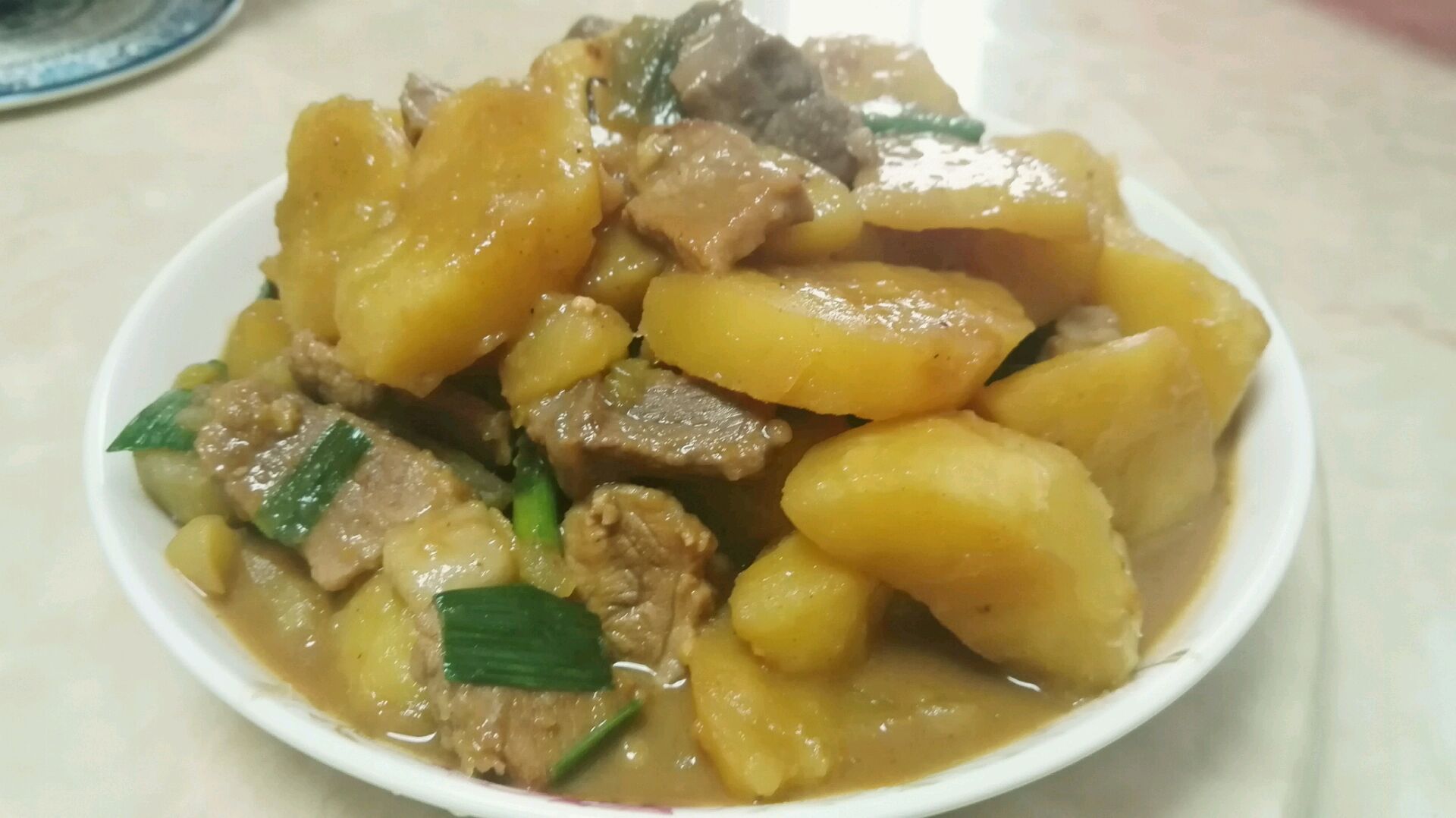 妈妈私房菜——土豆焖猪肉
