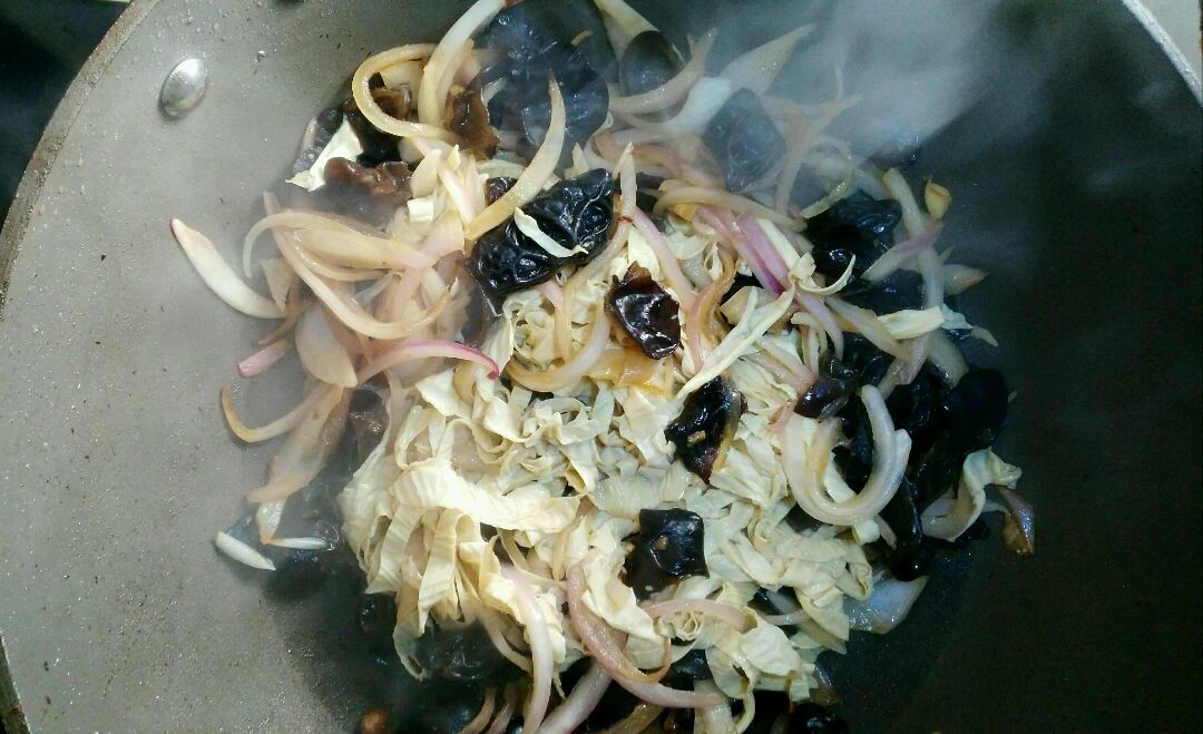 黑木耳炒豆皮丨清淡营养香菇图片上的五角星美味图片
