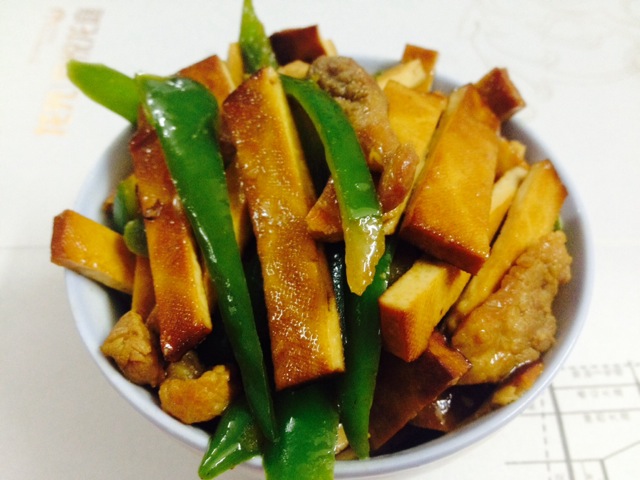 湖南特色家常菜--烟熏香干炒肉丝的做法图解9