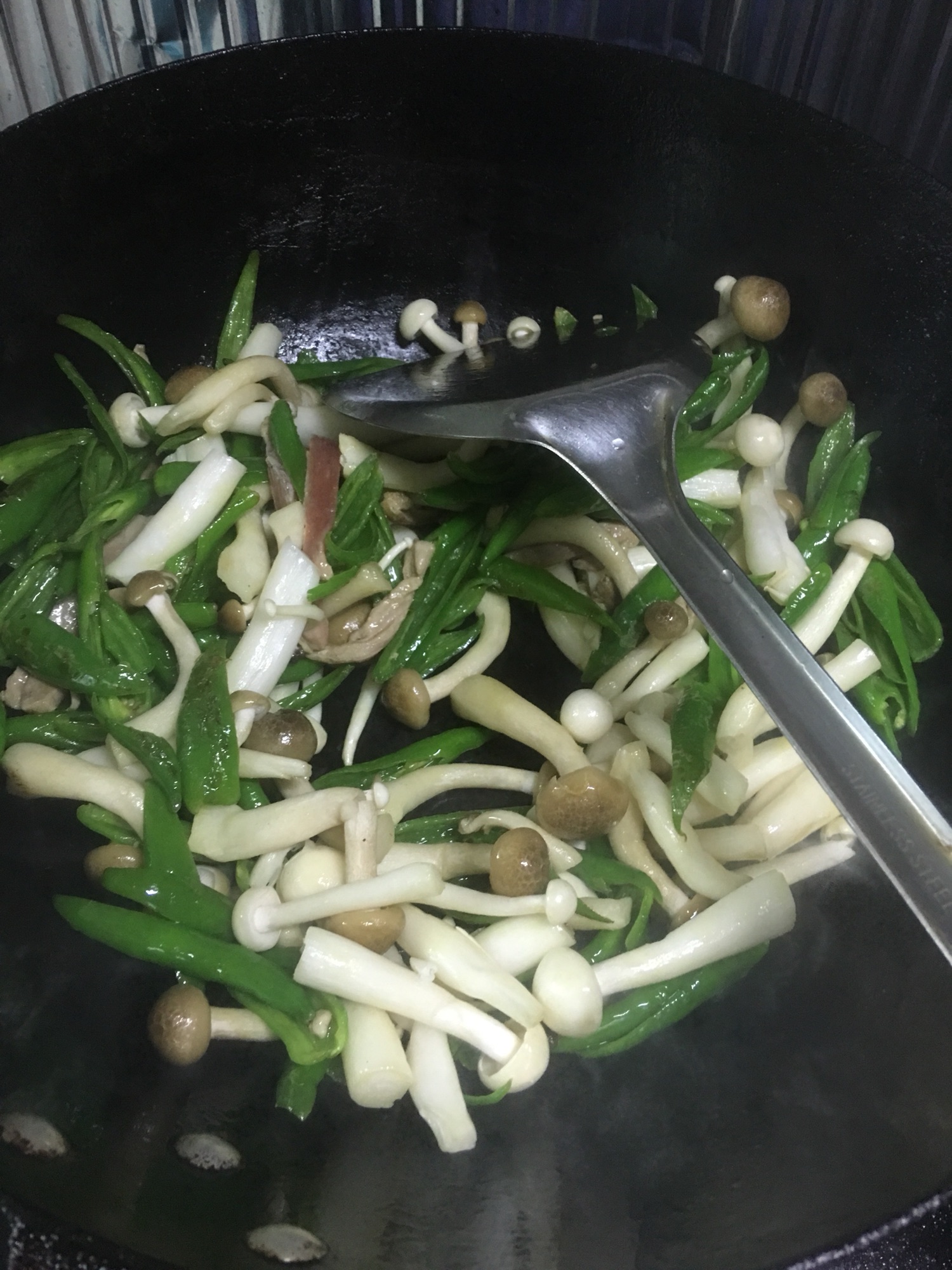 扫一扫 边看边做更方便 16分钟前 难度:切墩(初级) 料 菌菇(种类