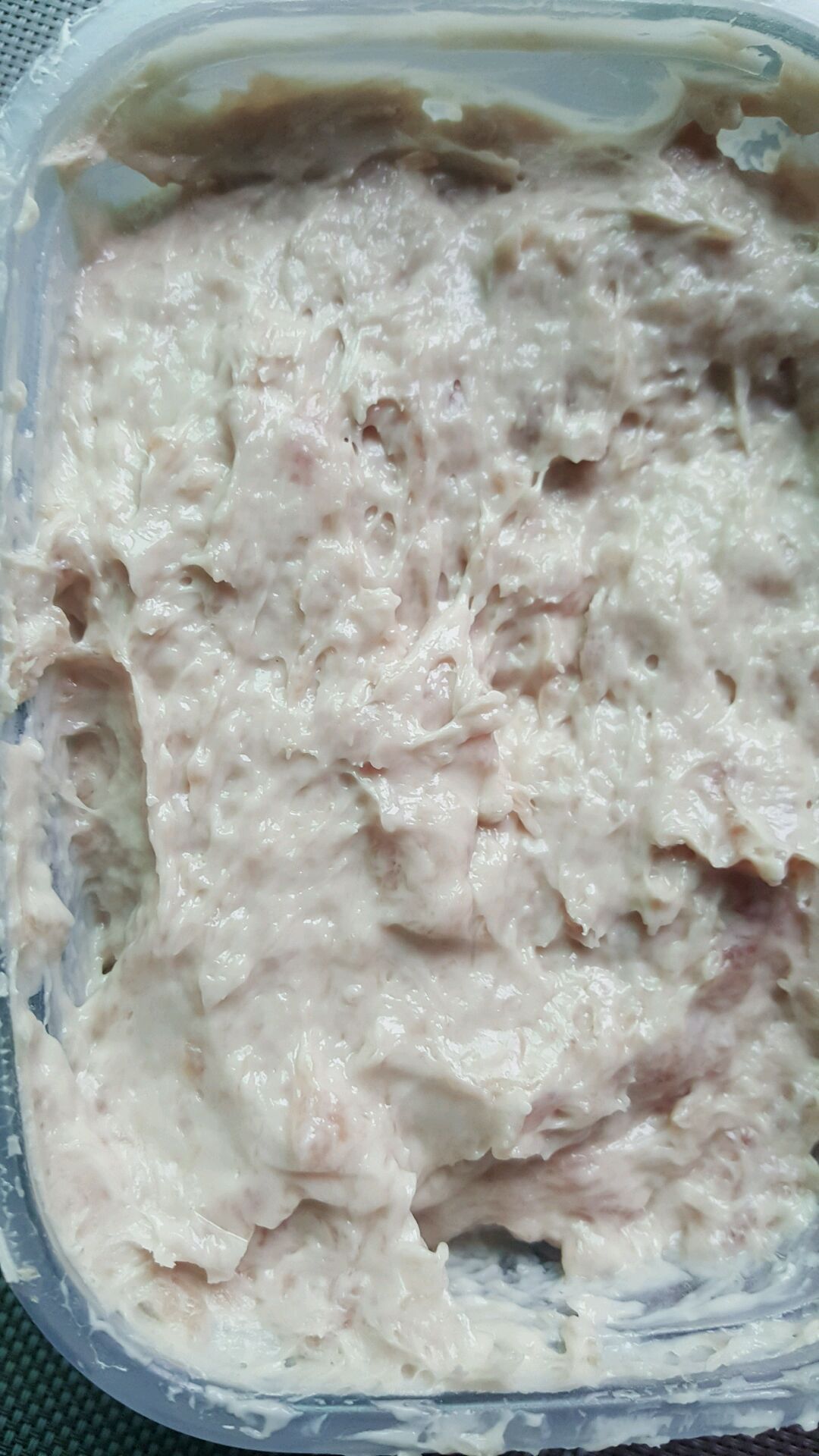 肉泥搅和好,可以下锅了