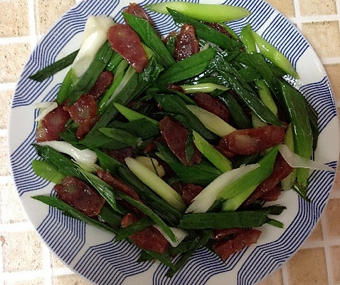 大蒜炒腊肉(快手菜)的做法