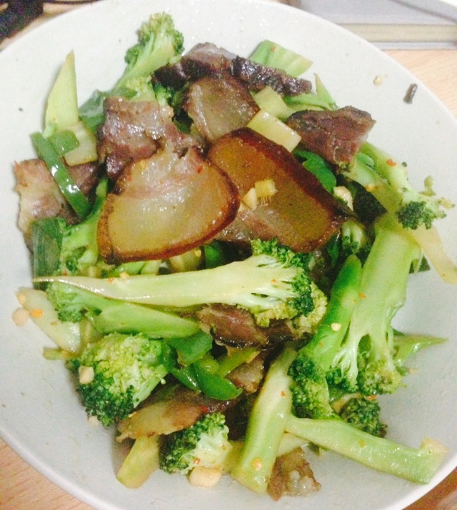 西兰花炒湘西腊肉