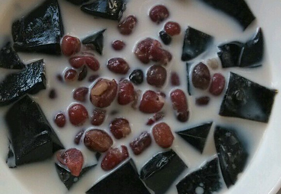 冰凉红豆奶香龟苓膏的做法