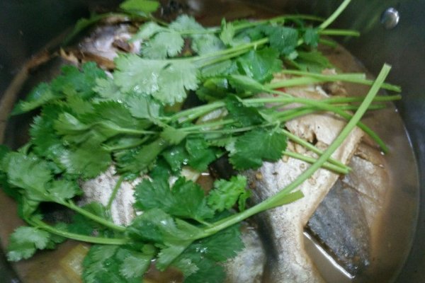 侉炖金鲳鱼的做法_【图解】侉炖金鲳鱼怎么做