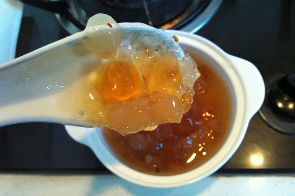 雪莲子银耳桃花胶