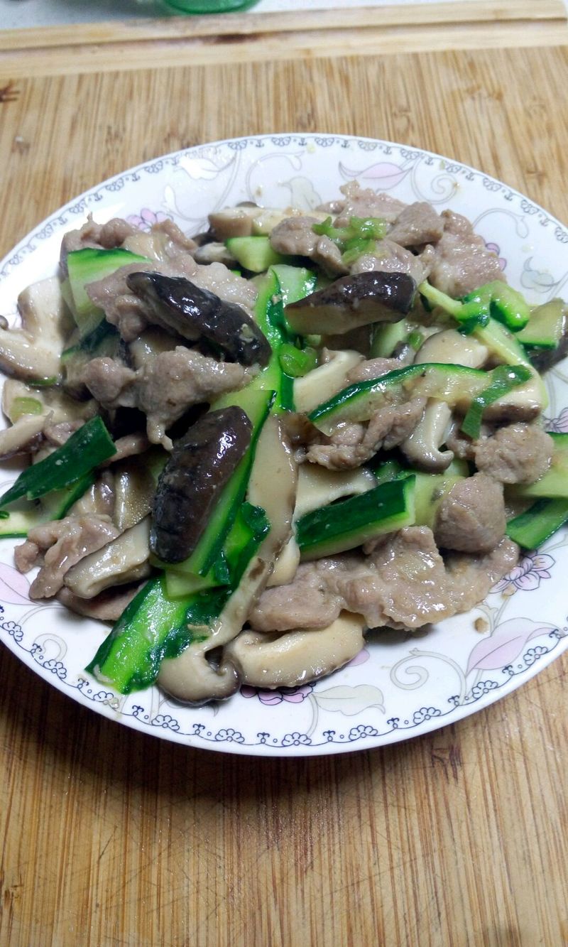 香菇溜肉片