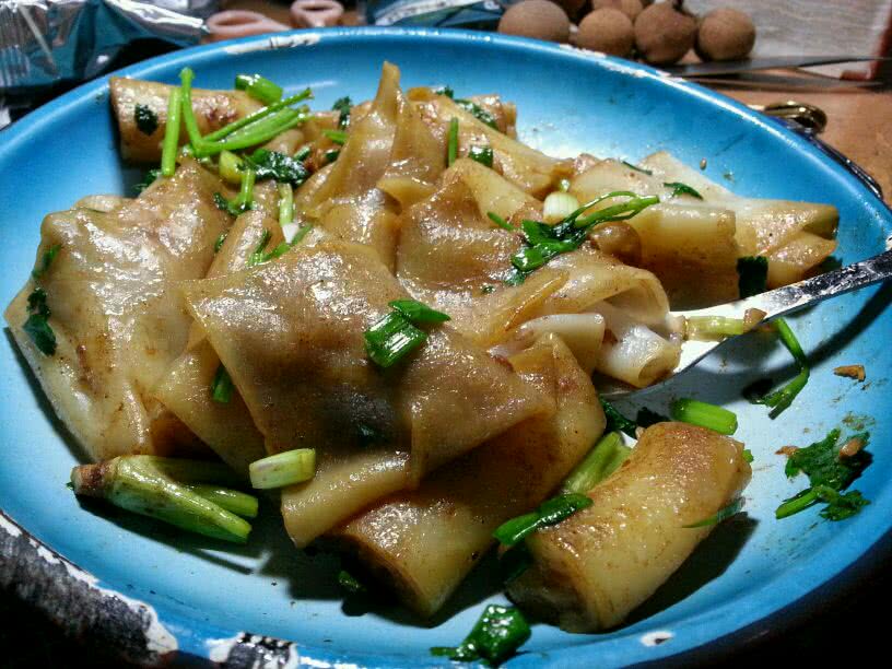 沙茶酱炒猪肠粉怎么烧